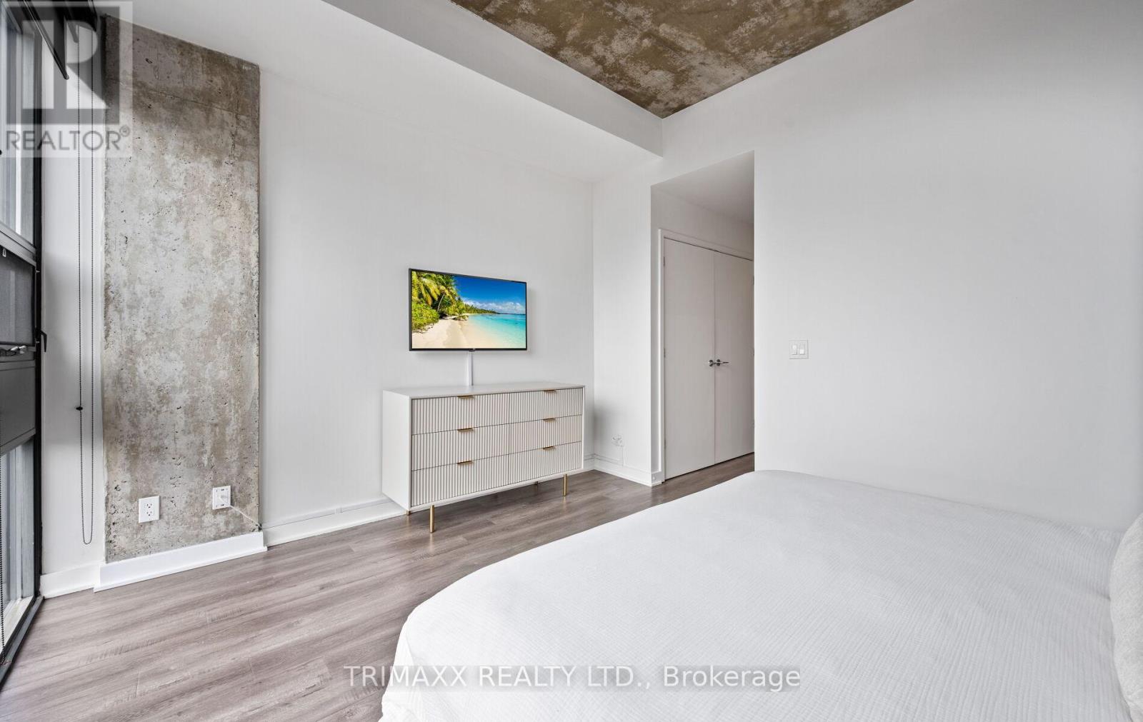 #403 60 BATHURST STREET - 20