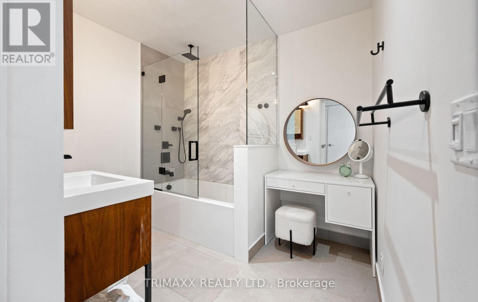 #403 60 BATHURST STREET - 21