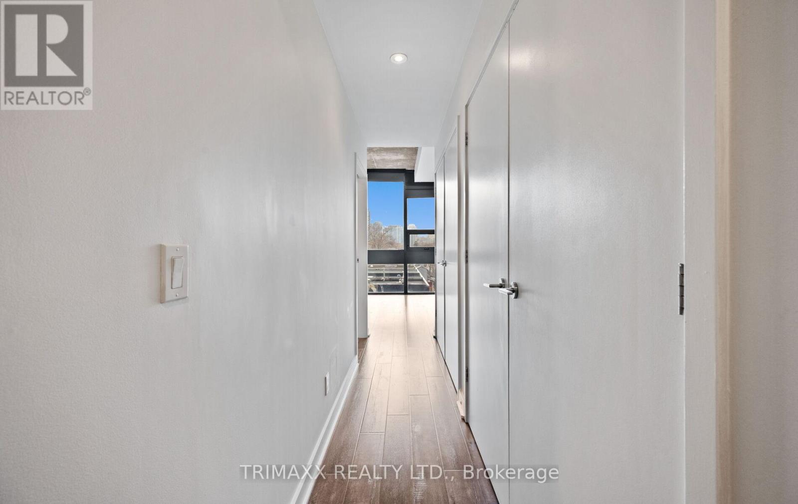 #403 60 BATHURST STREET - 17