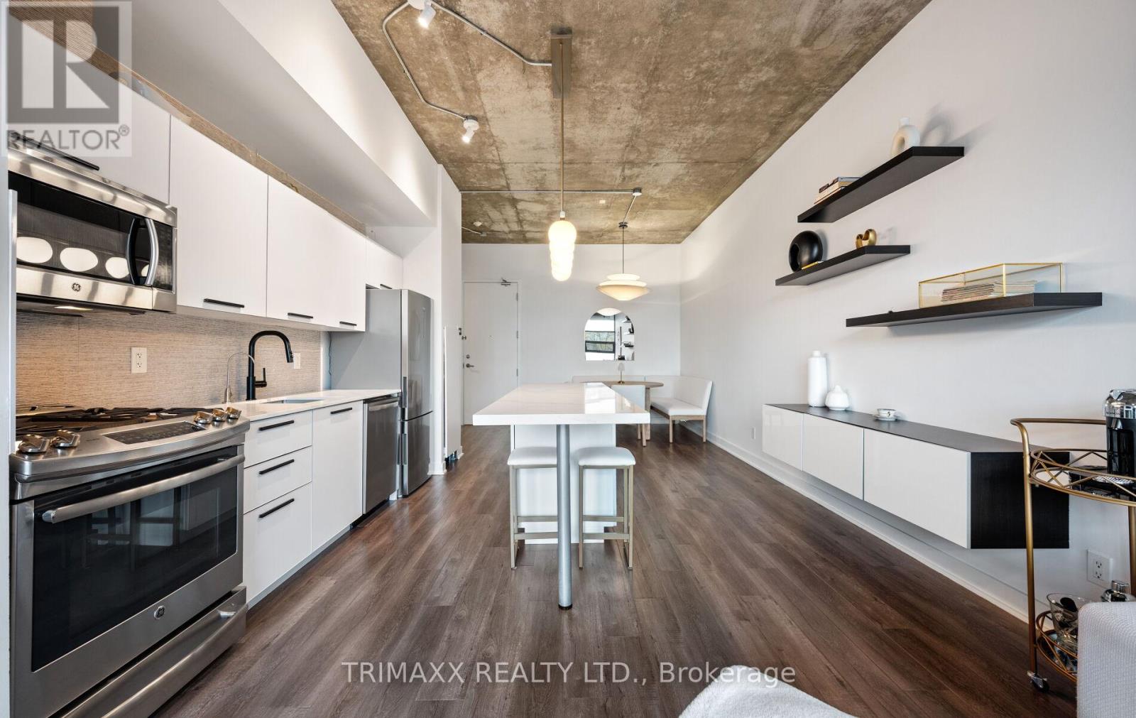 #403 60 BATHURST STREET - 5