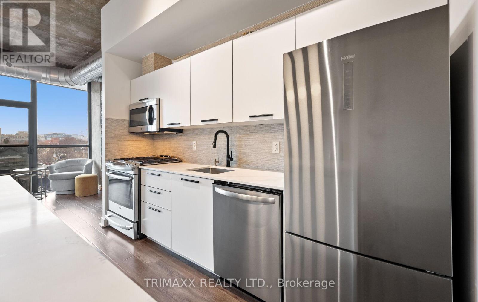 #403 60 BATHURST STREET - 9