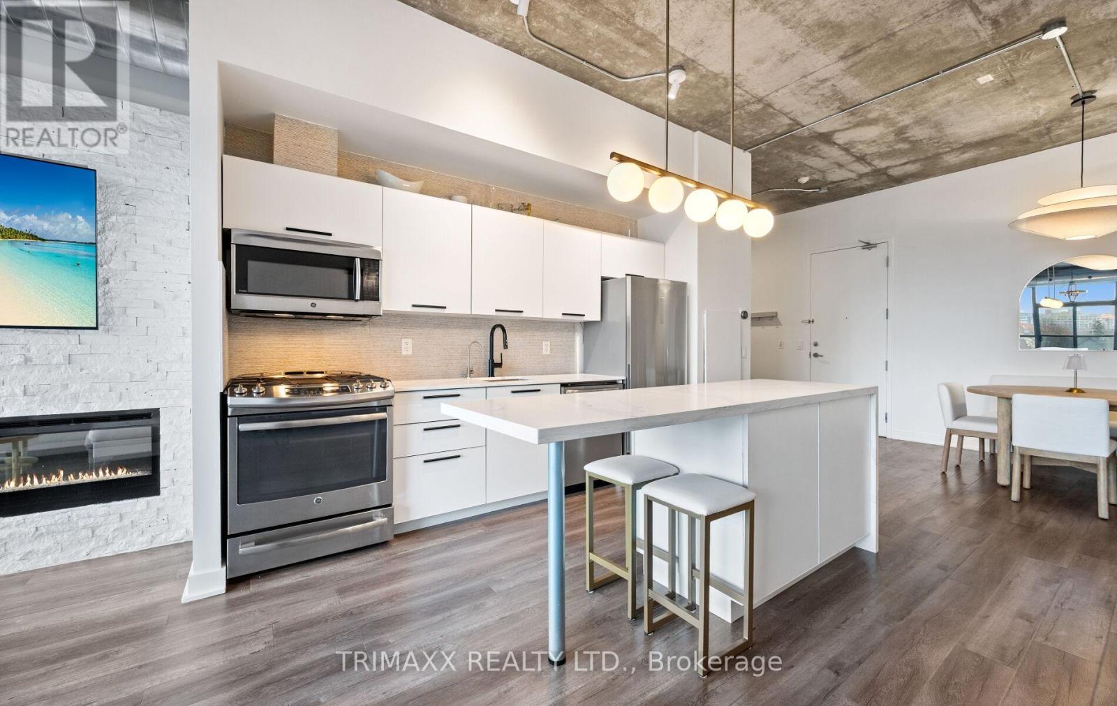 #403 60 BATHURST STREET - 6