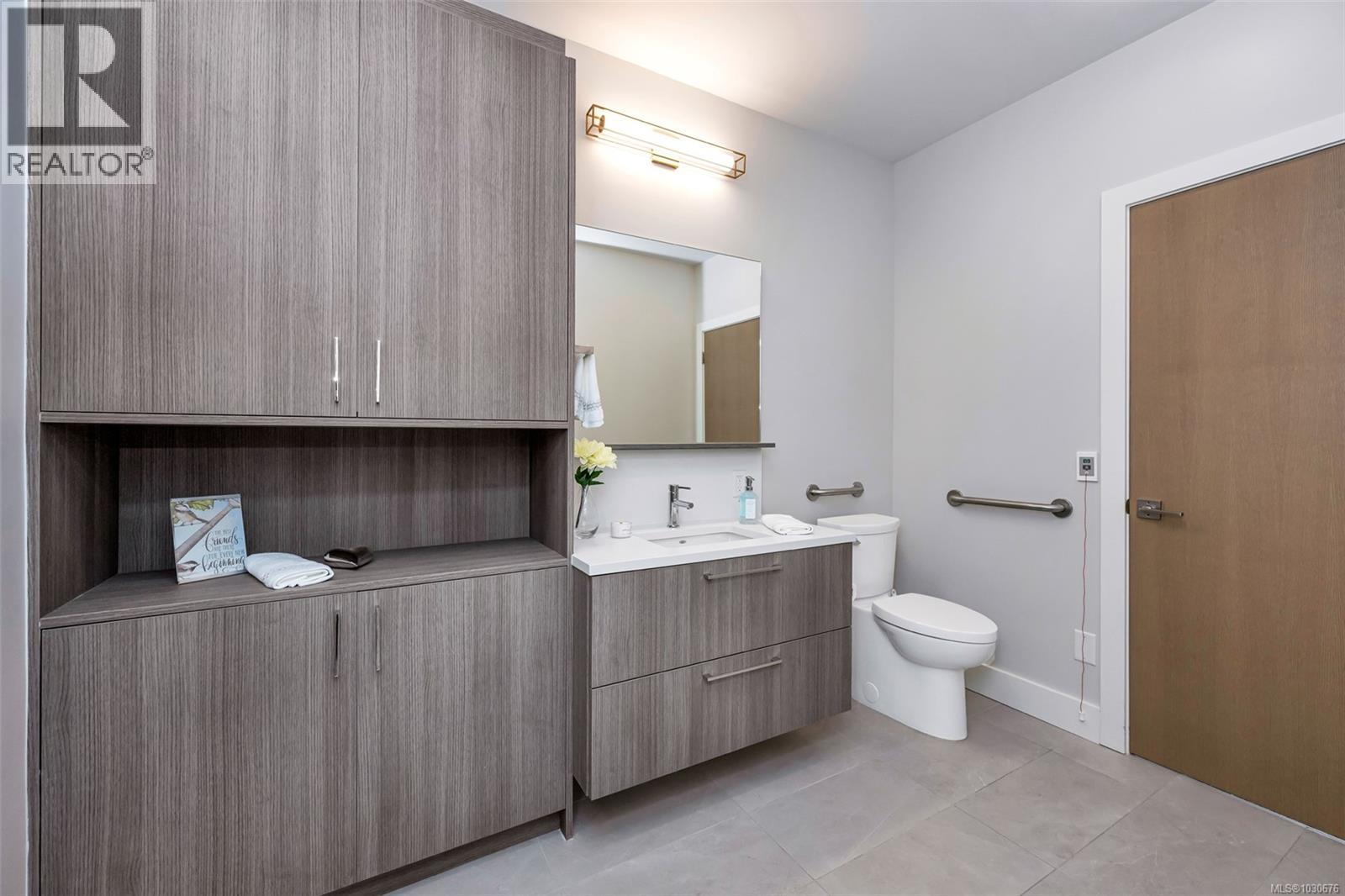 907 622 Admirals Road, Esquimalt