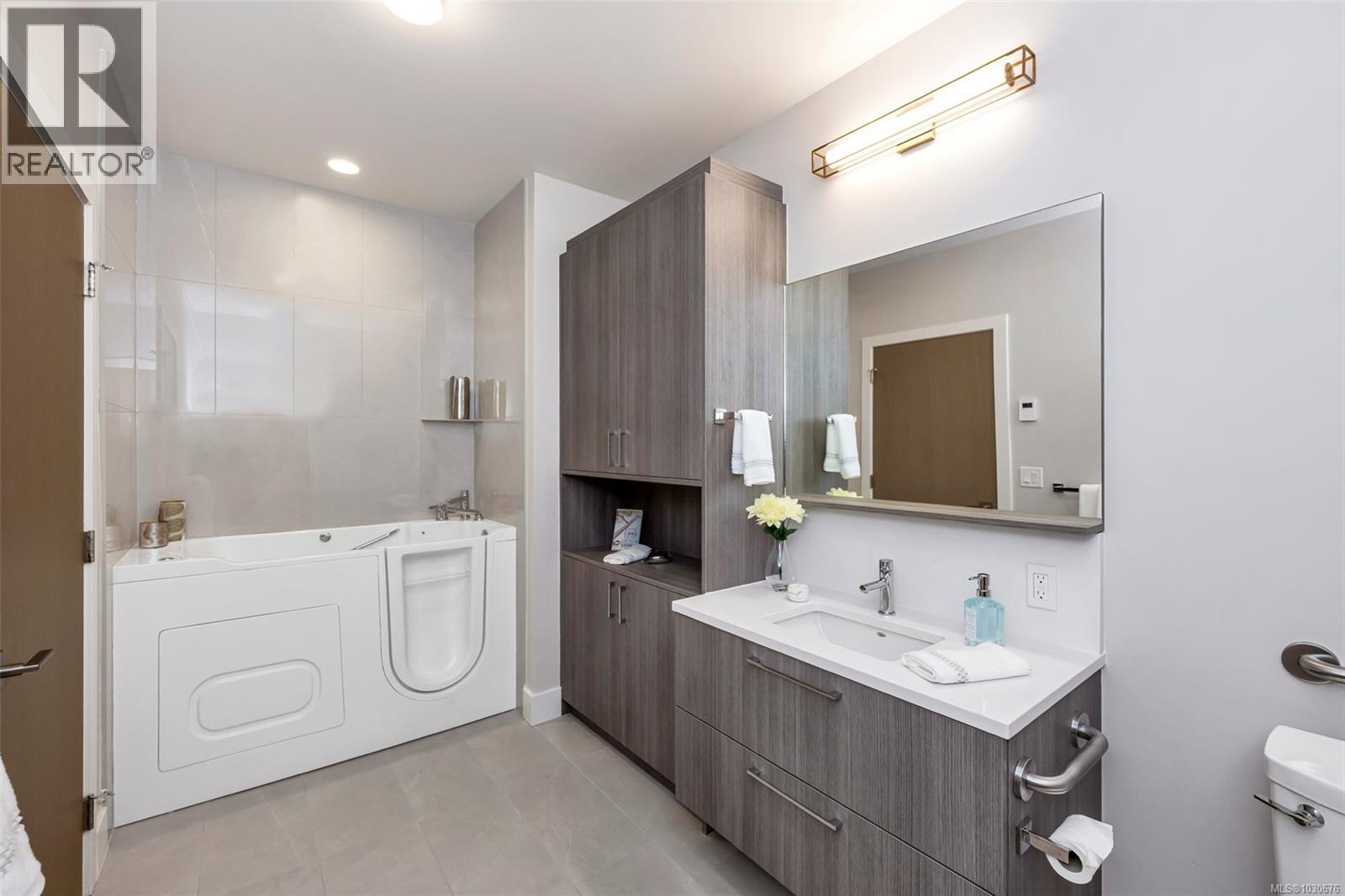 907 622 Admirals Road, Esquimalt