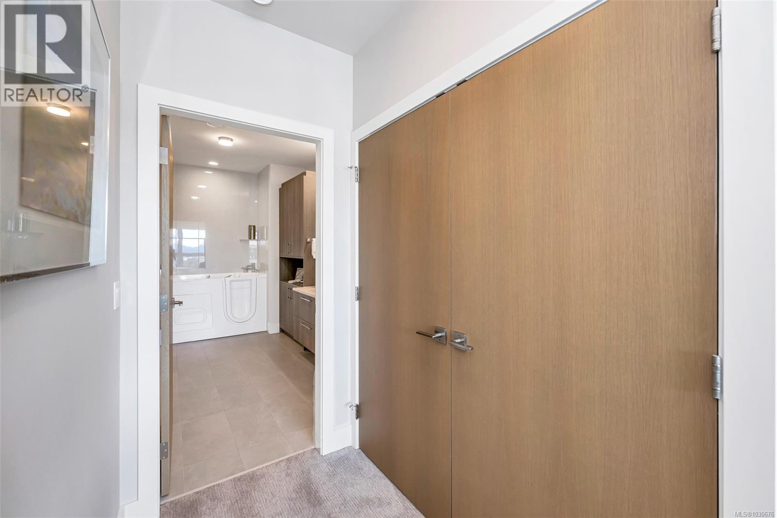 907 622 Admirals Road, Esquimalt