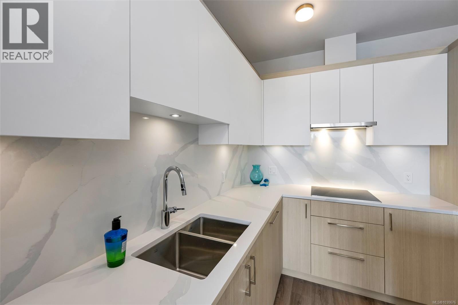 907 622 Admirals Road, Esquimalt