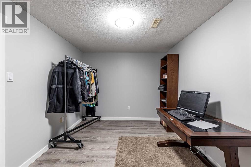 #1 1165 16 STREET NE - 41