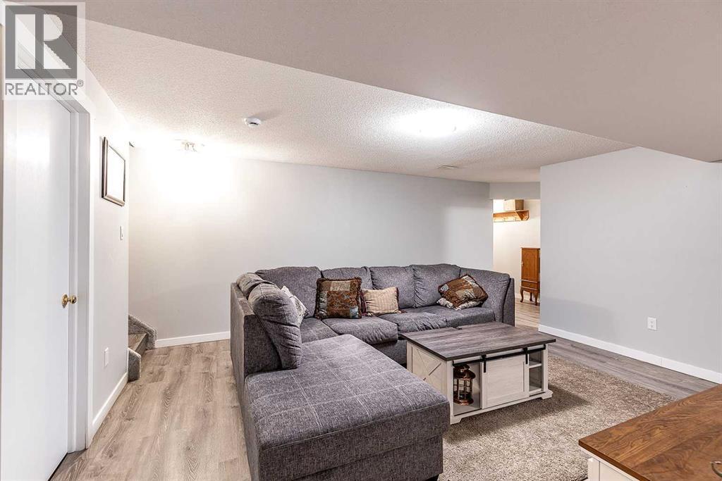 #1 1165 16 STREET NE - 38