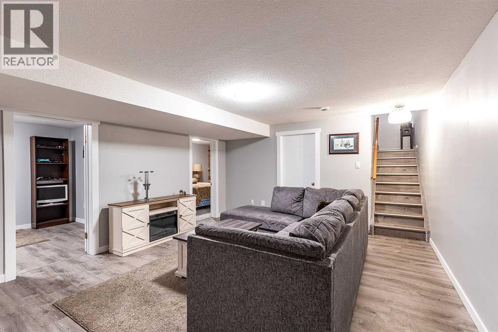 #1 1165 16 STREET NE - 36