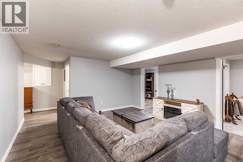 #1 1165 16 STREET NE - 37