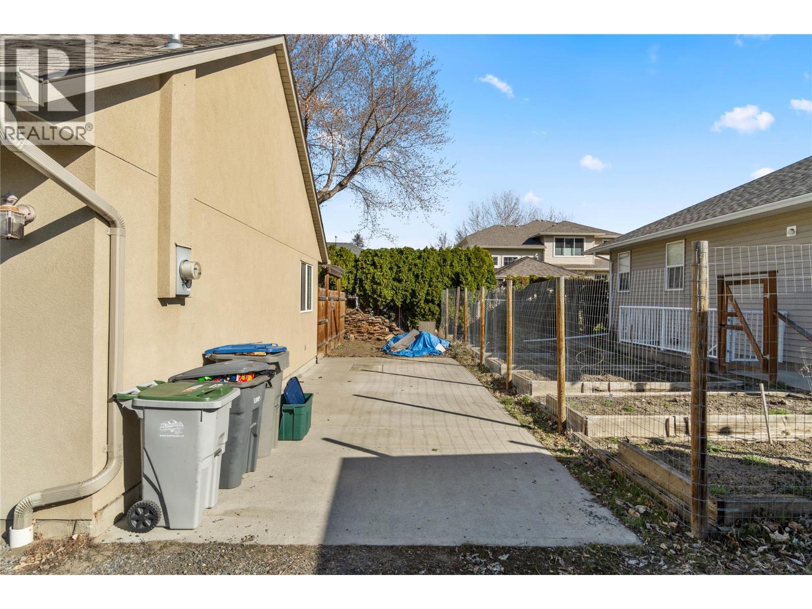 612 GORDONEL ROAD - 34