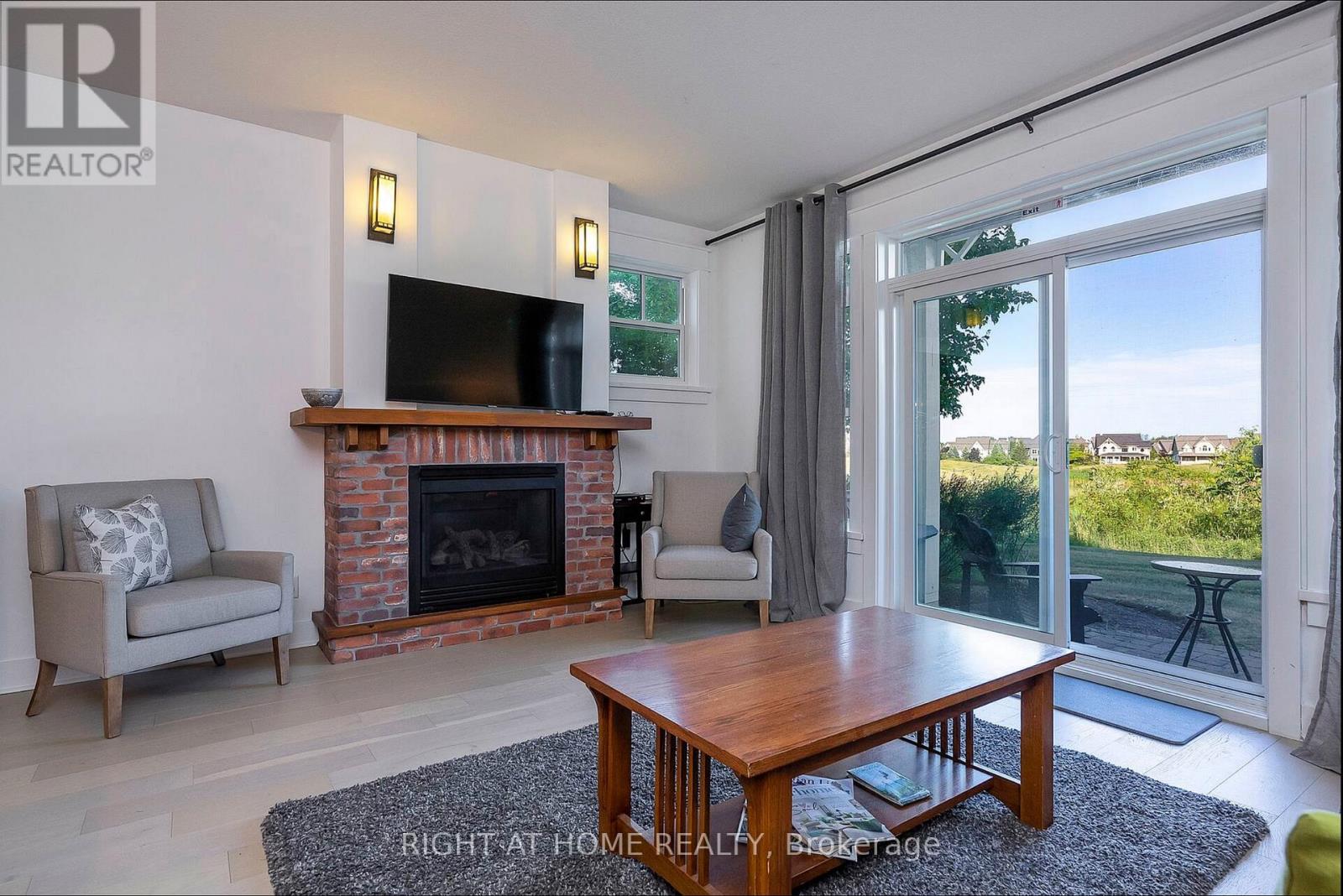 #124 125 FAIRWAY COURT - 8