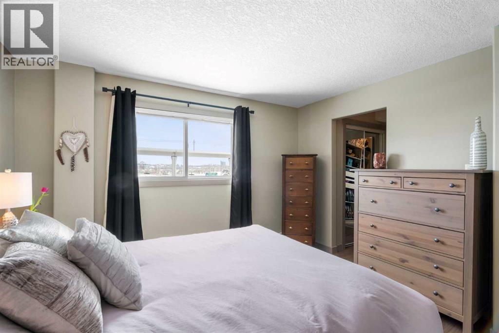 Single Family House for Sale in    Avenue SW Sunalta Calgary 