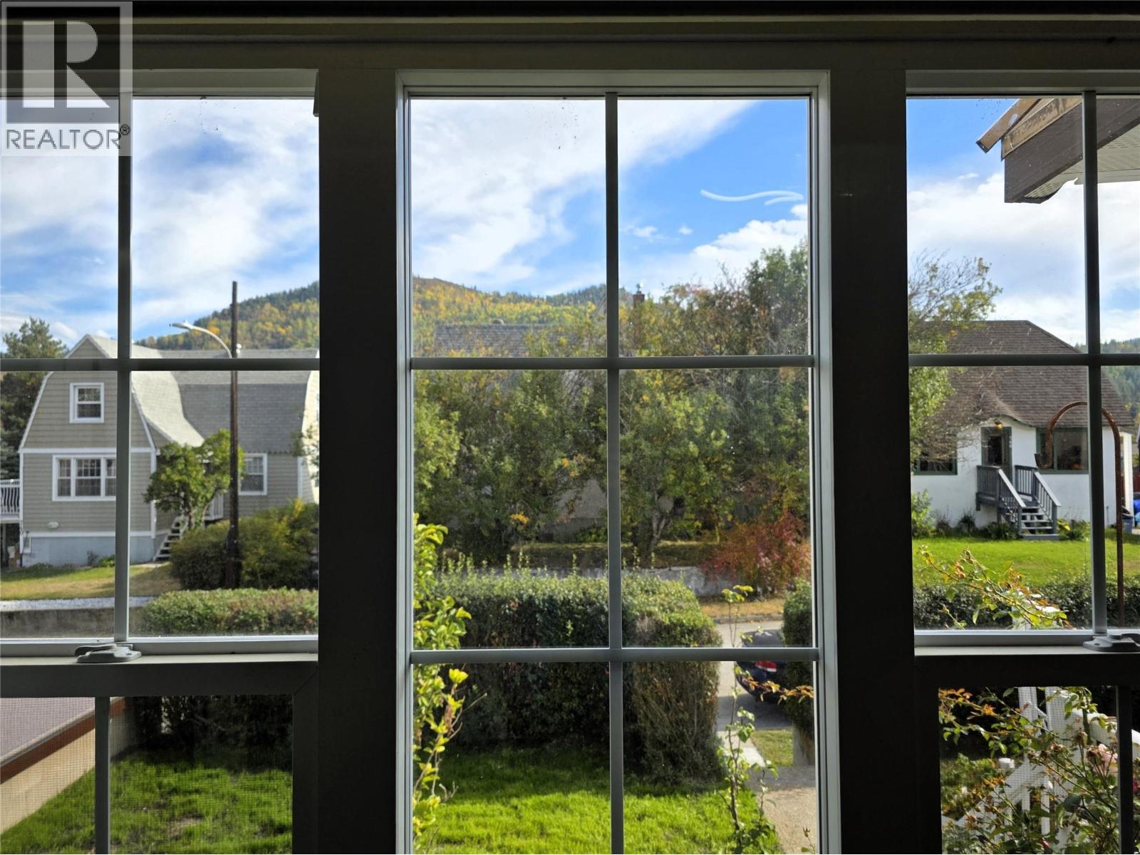 745 Kipling Street, Warfield