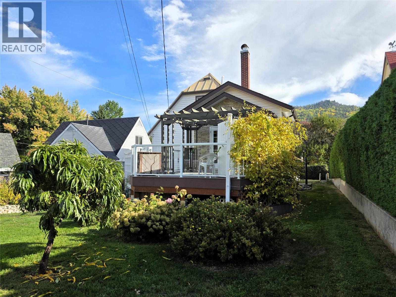 745 Kipling Street, Warfield