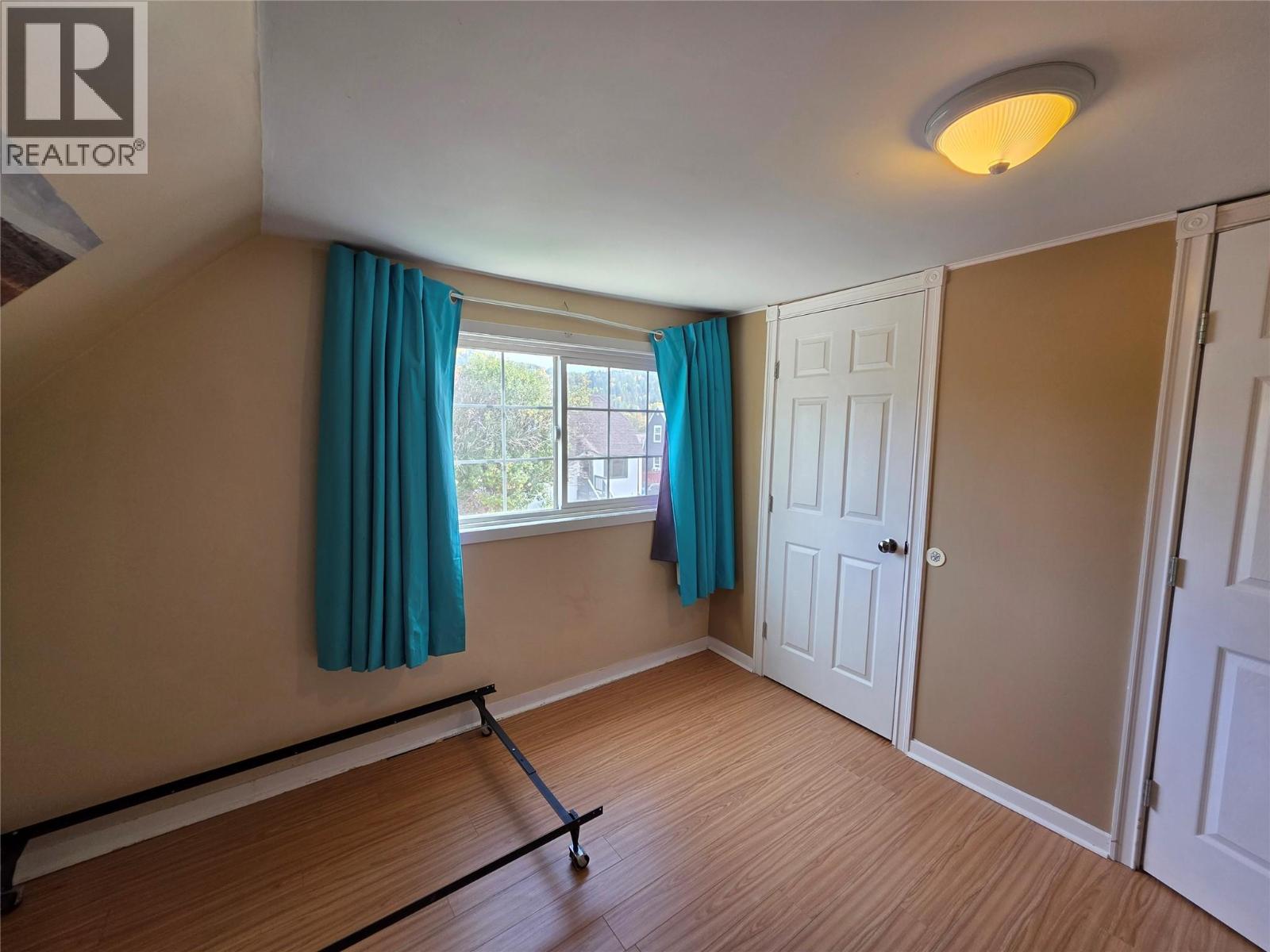 745 Kipling Street, Warfield