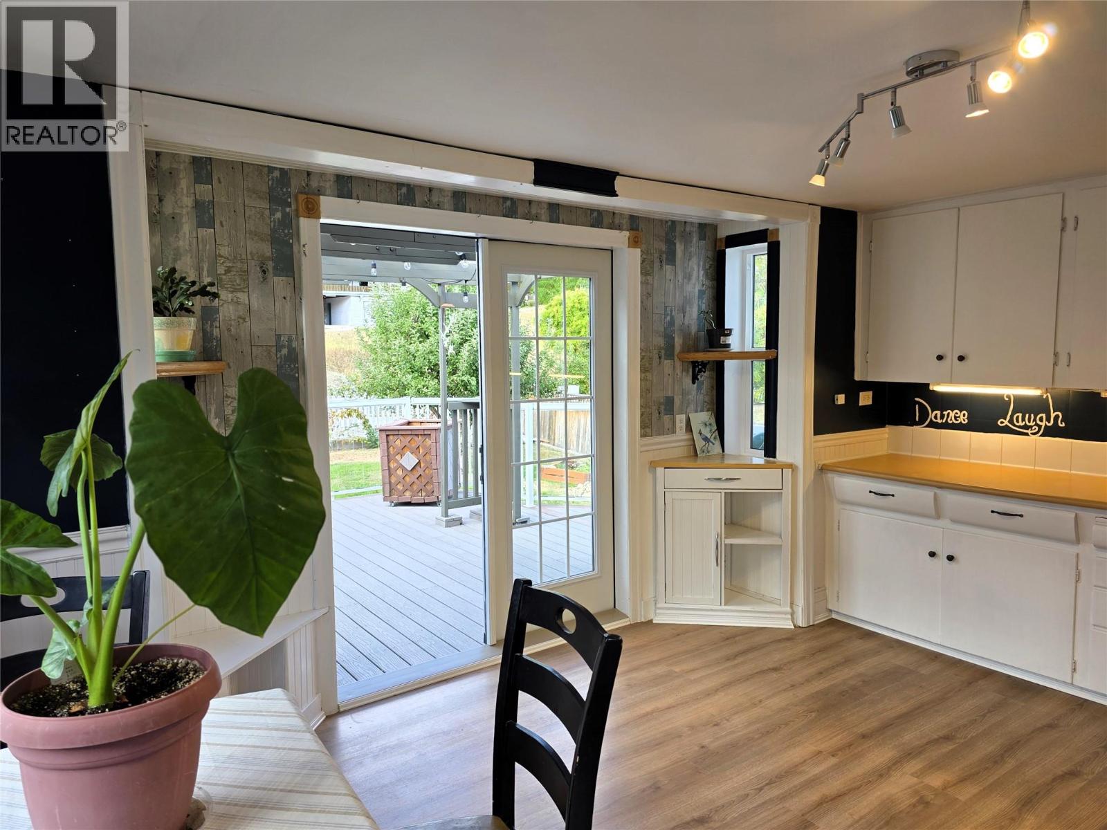 745 Kipling Street, Warfield