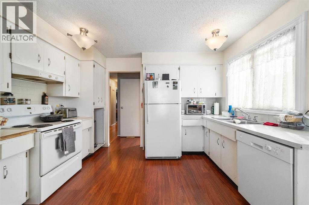 3611A 66A STREET - 4