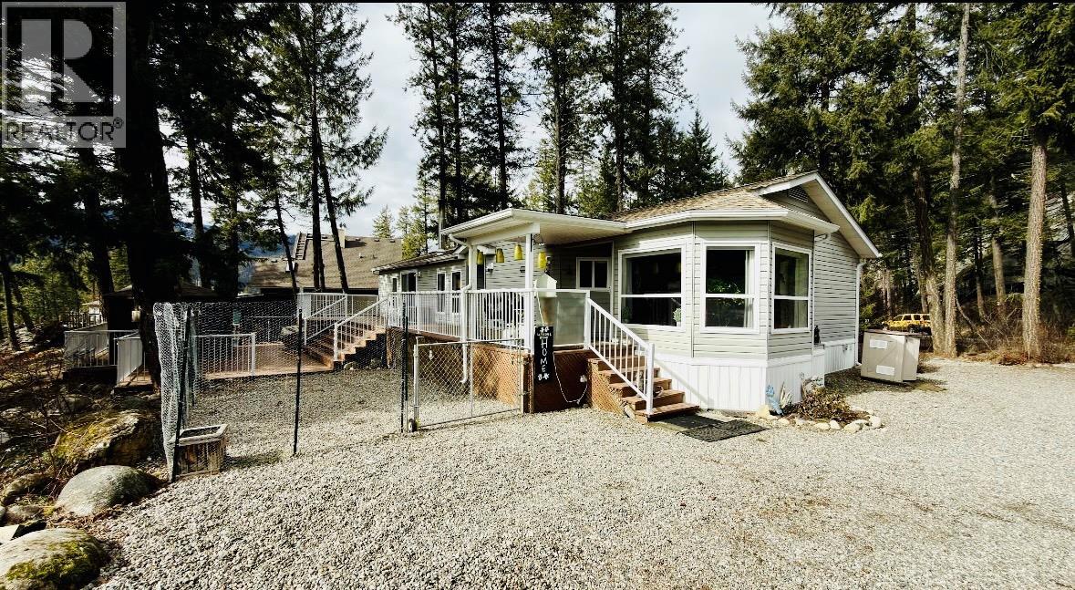 7743 MCRAE Road, Christina Lake