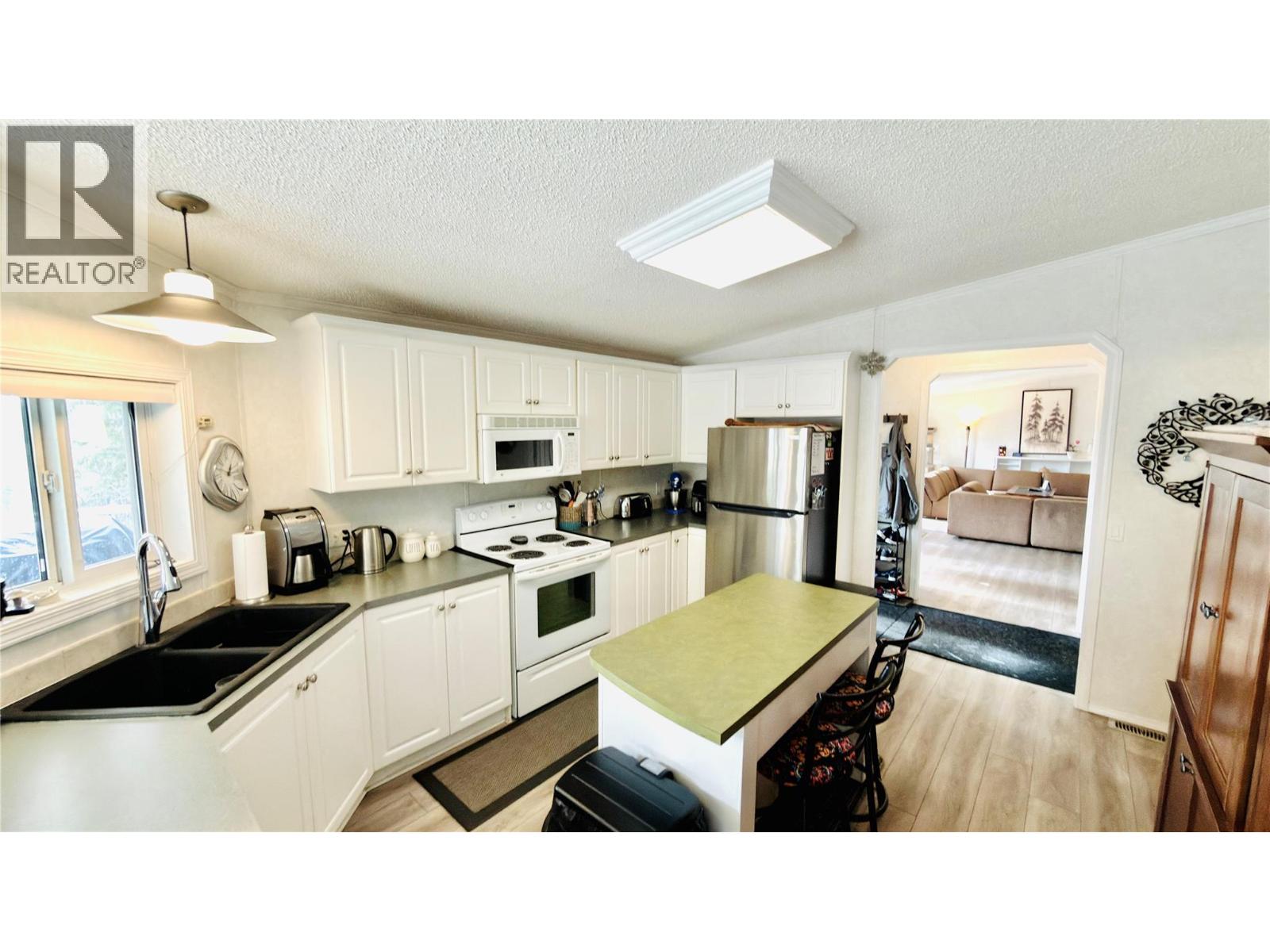 7743 MCRAE Road, Christina Lake