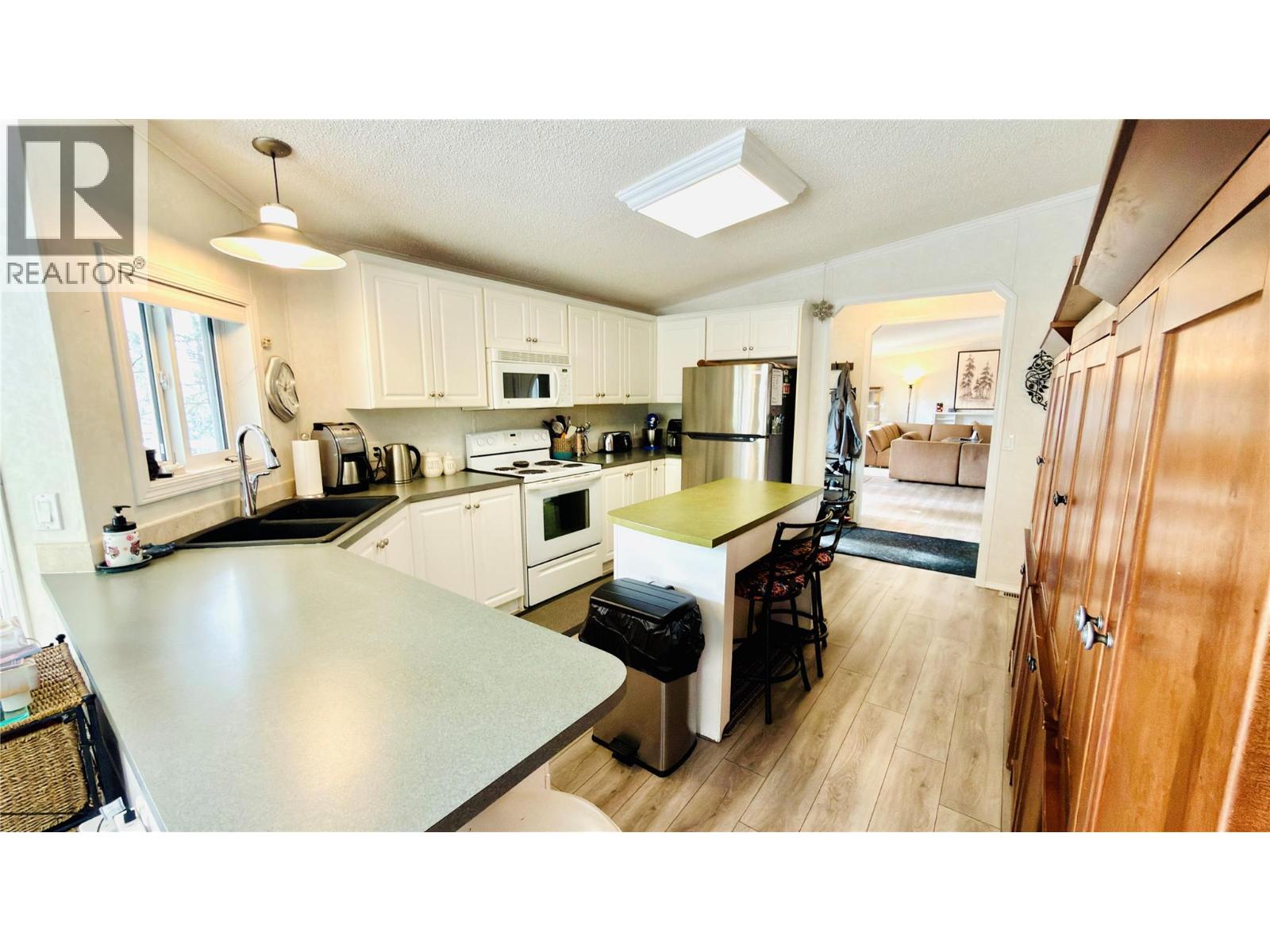 7743 MCRAE Road, Christina Lake