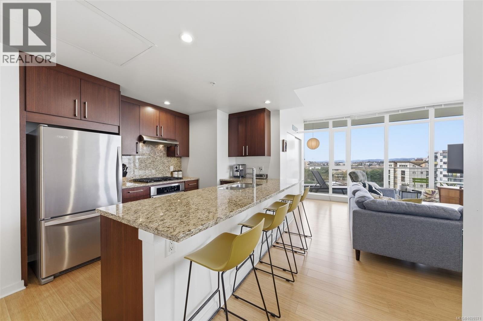 803 379 Tyee Road, Victoria