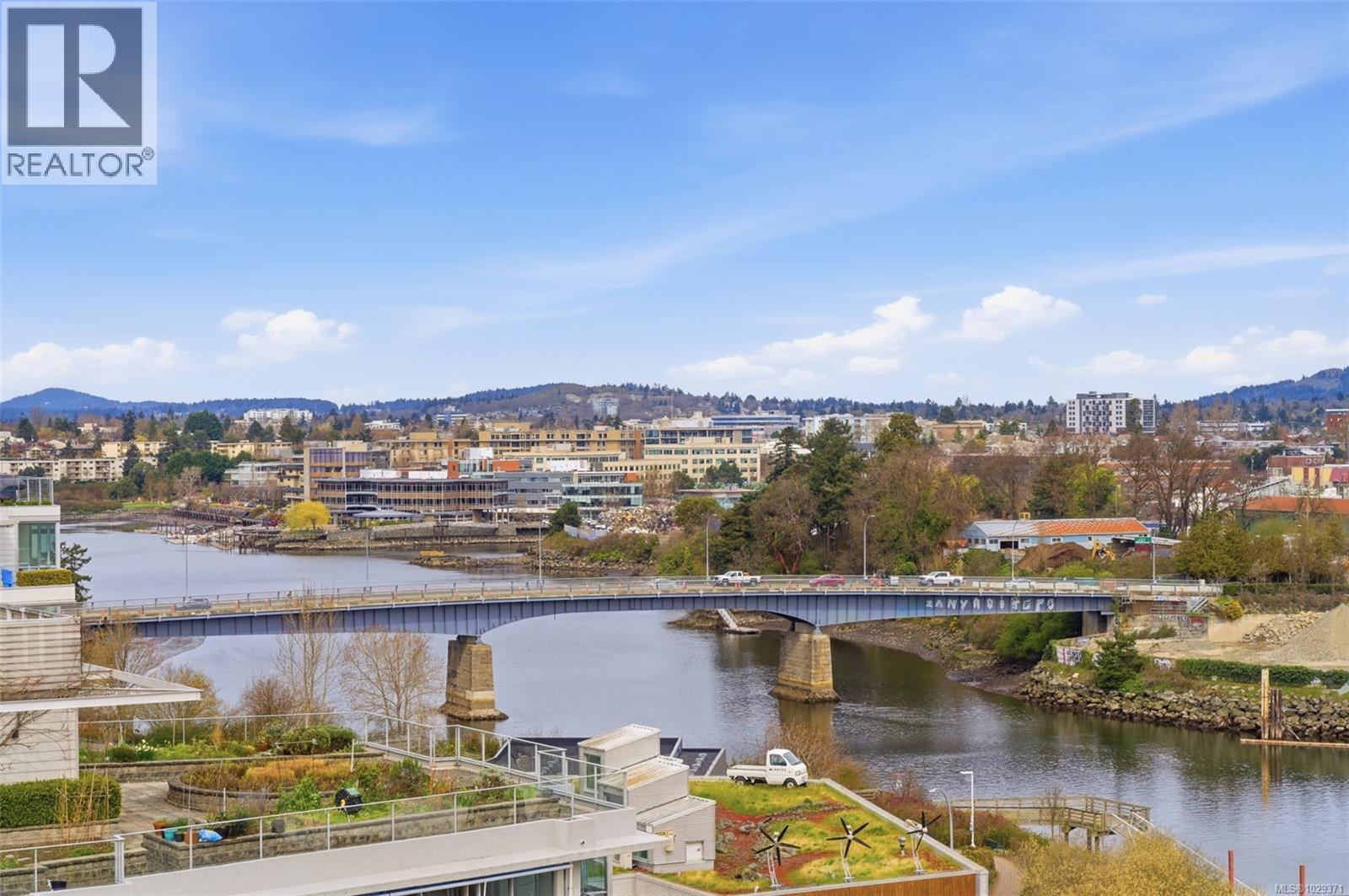 #803 379 TYEE RD - 18