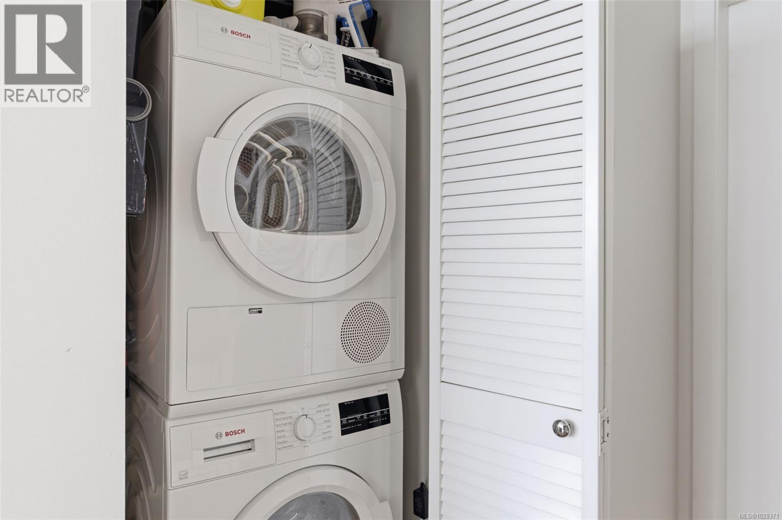 #803 379 TYEE RD - 21