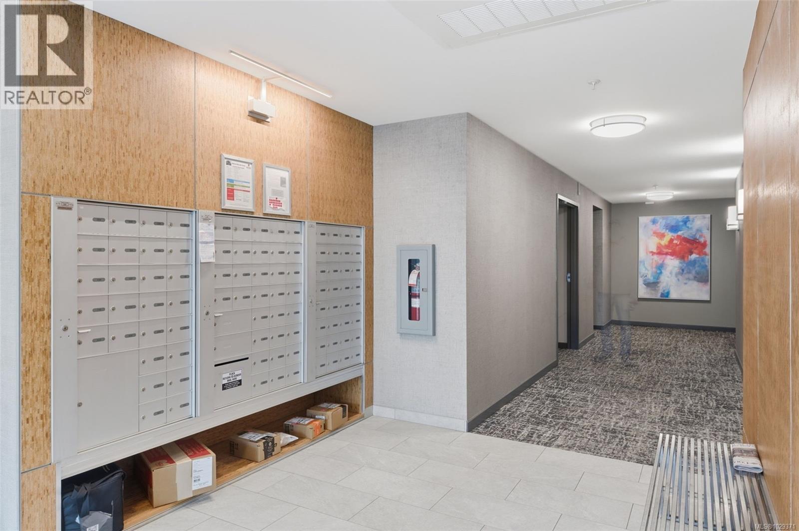 #803 379 TYEE RD - 24