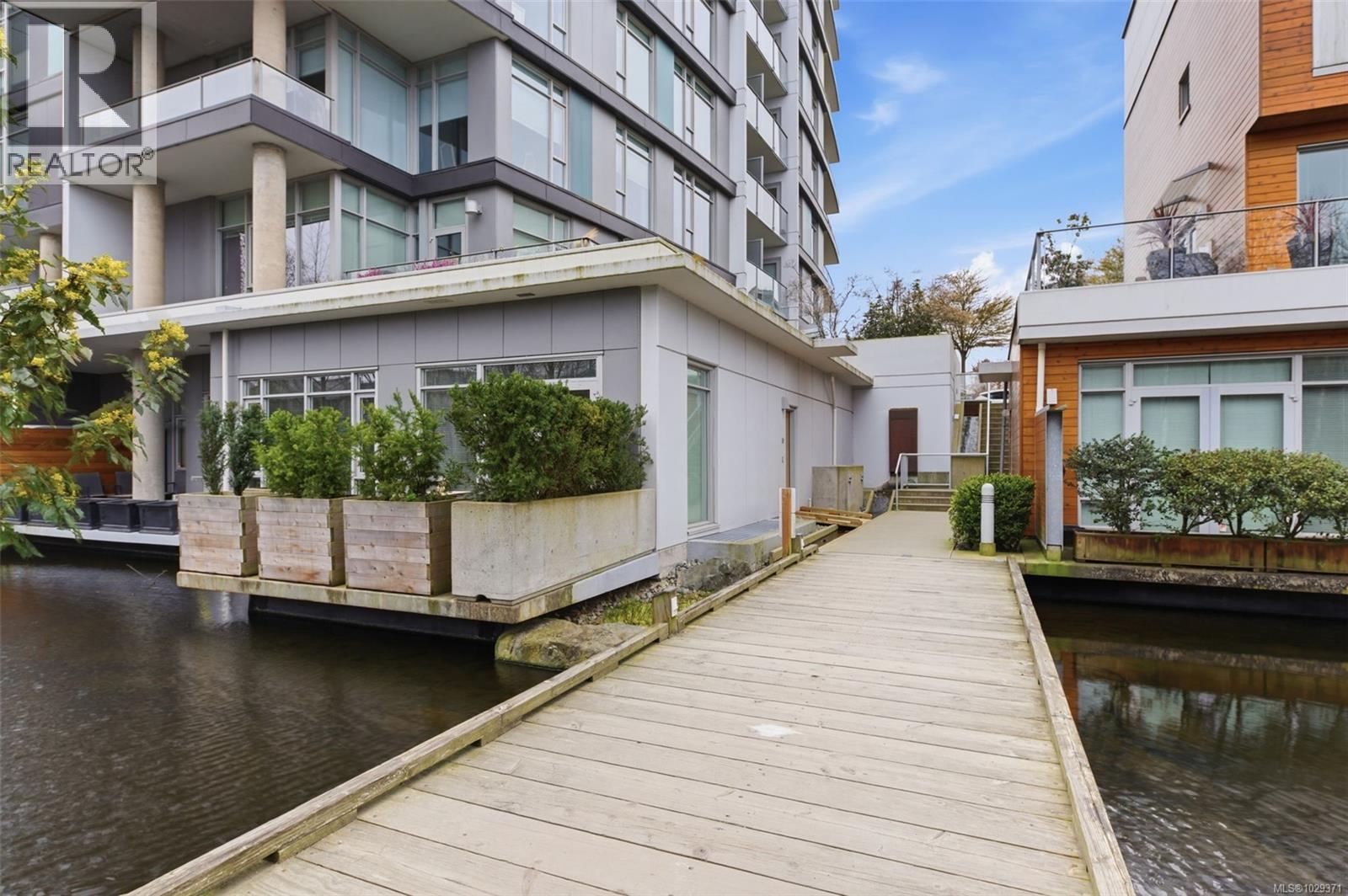 #803 379 TYEE RD - 30