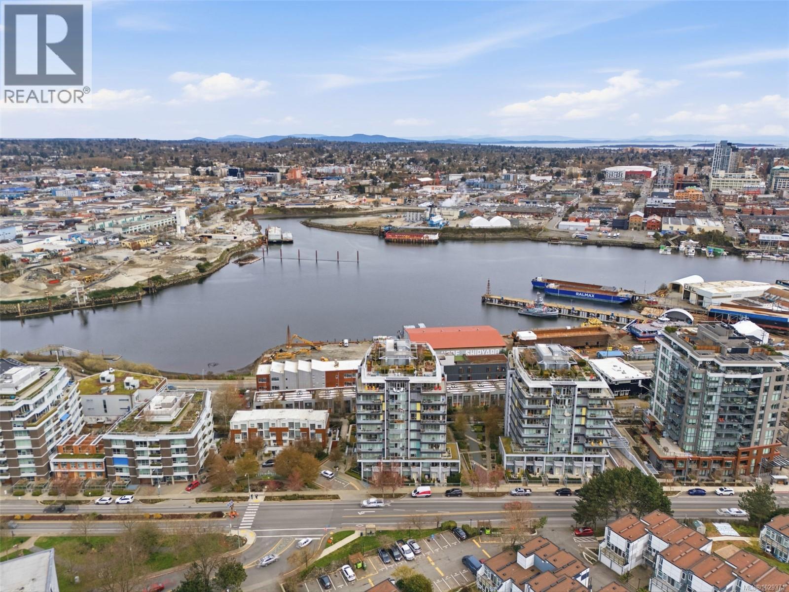 #803 379 TYEE RD - 33