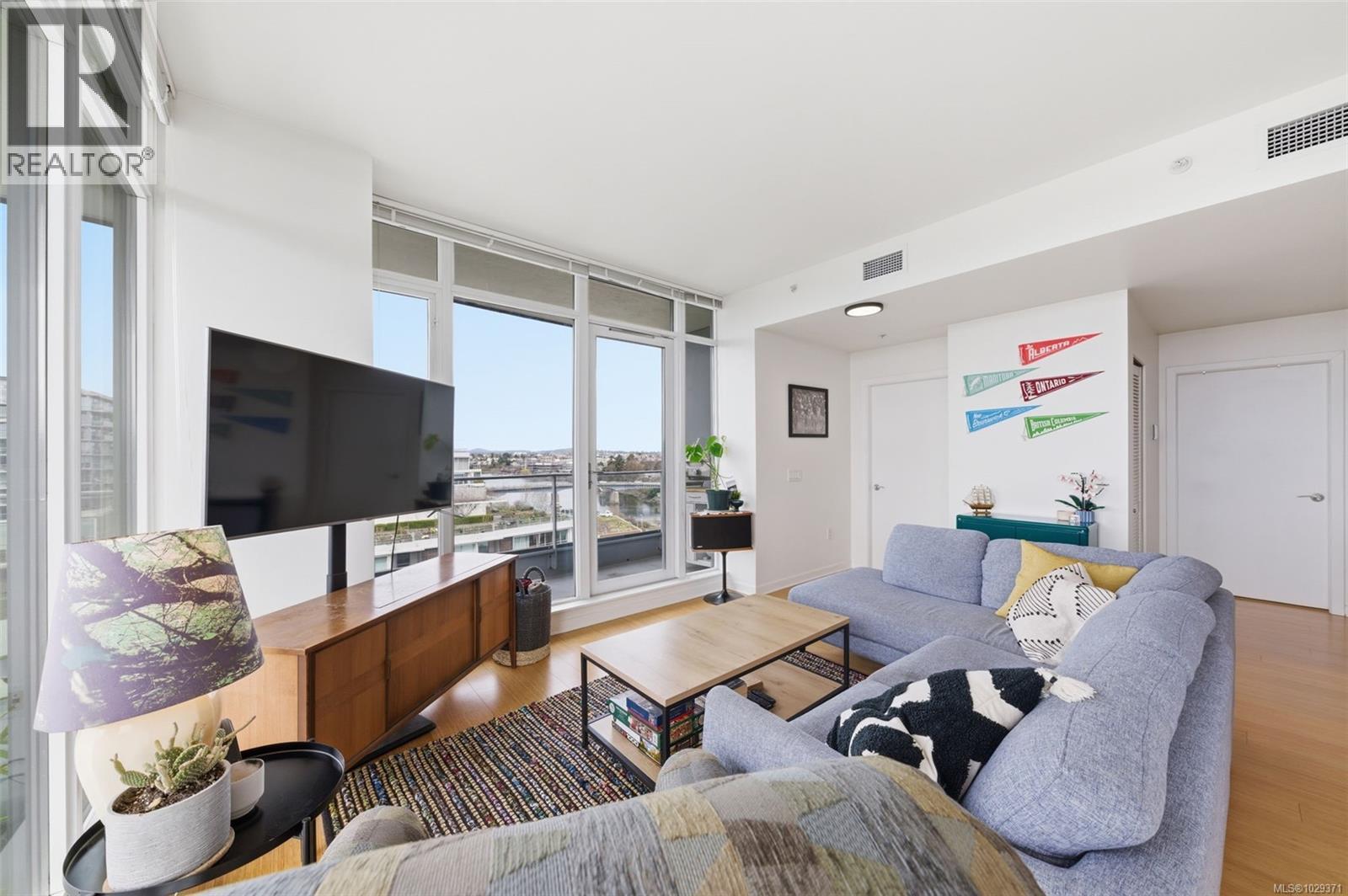 #803 379 TYEE RD - 4