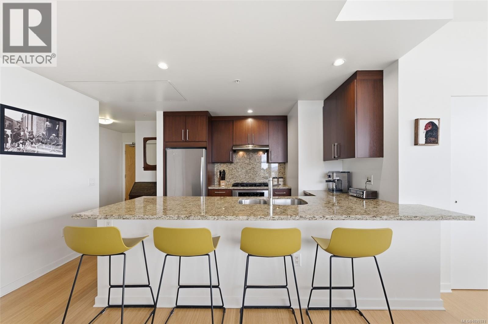 #803 379 TYEE RD - 6