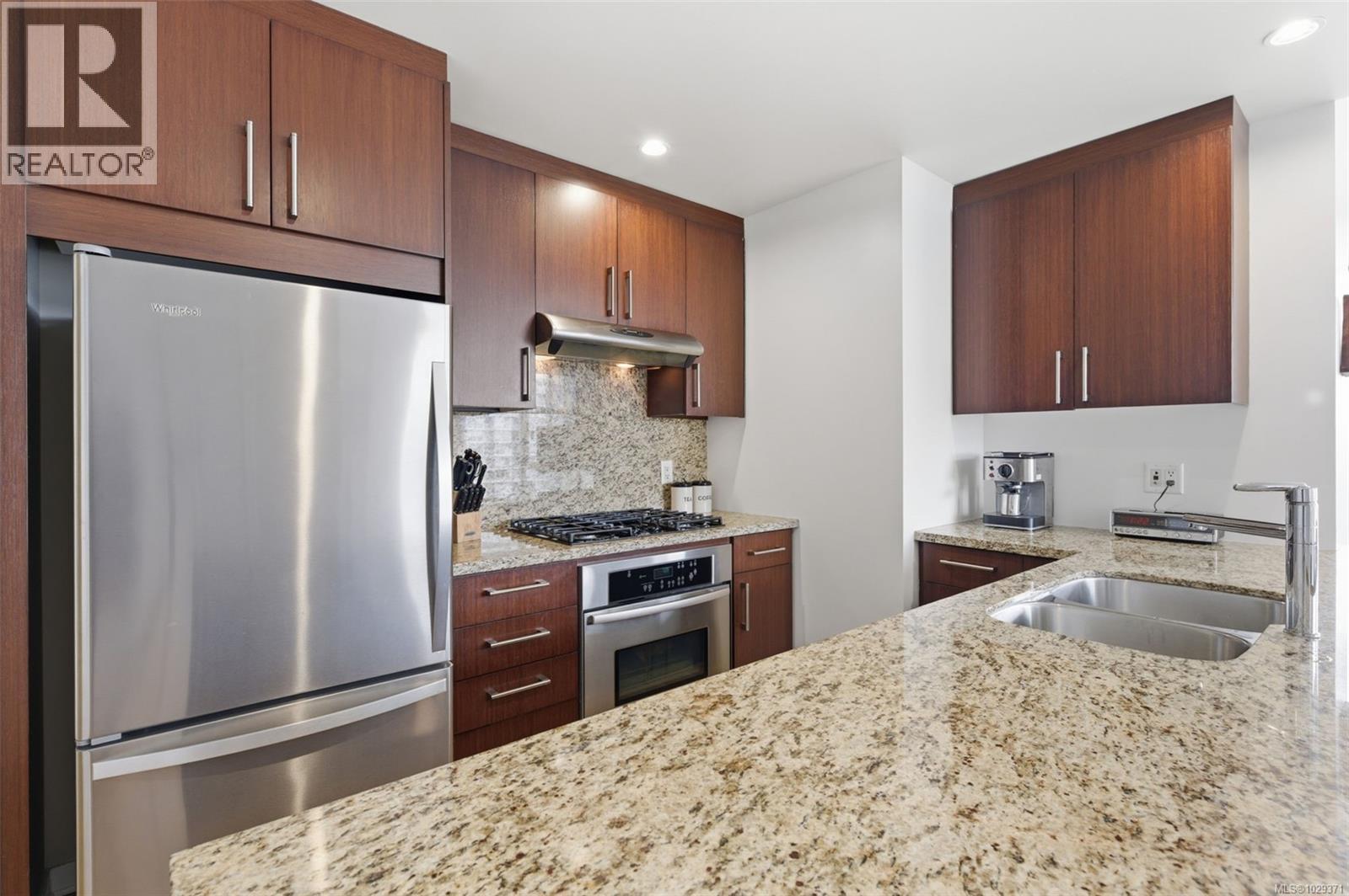 #803 379 TYEE RD - 8