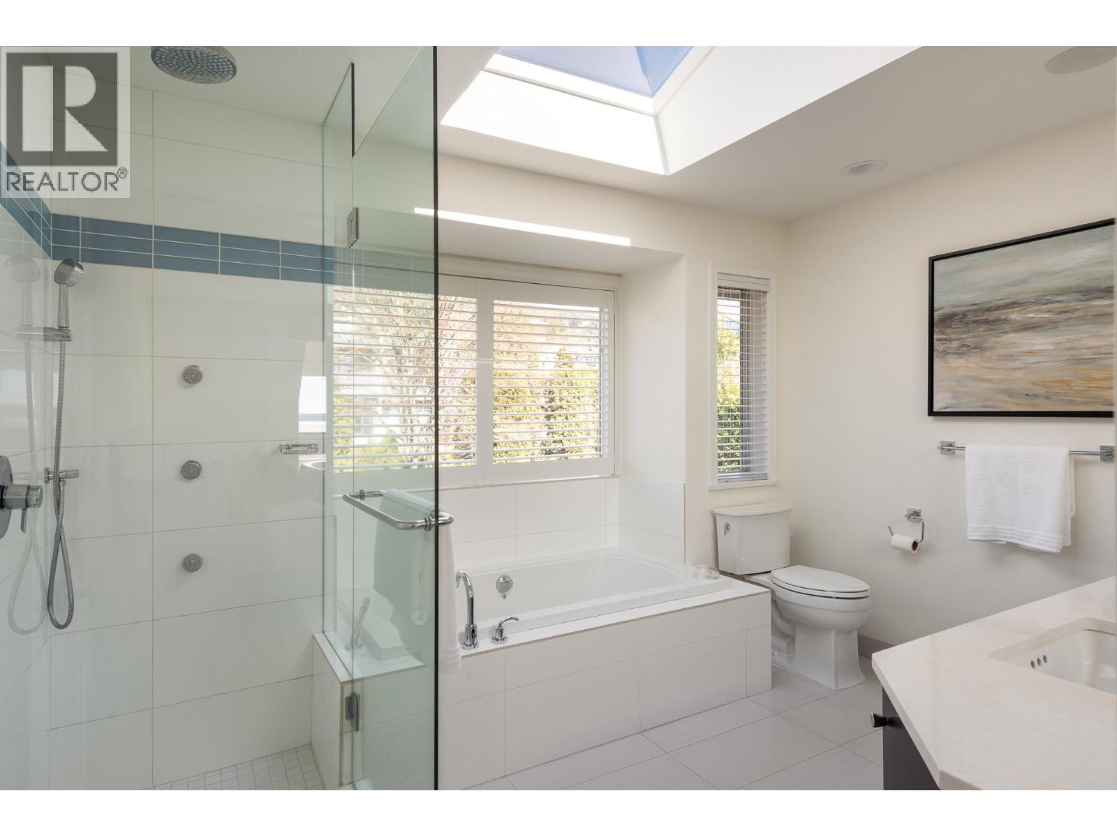 2323 INGLEWOOD AVENUE, West Vancouver