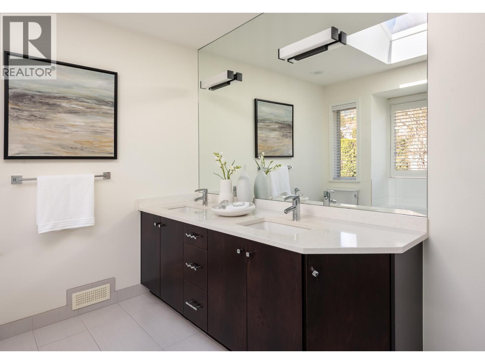 2323 INGLEWOOD AVENUE, West Vancouver