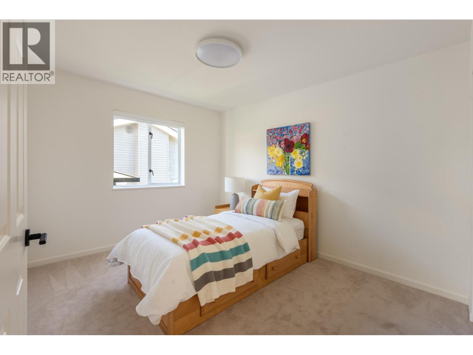 2323 INGLEWOOD AVENUE, West Vancouver