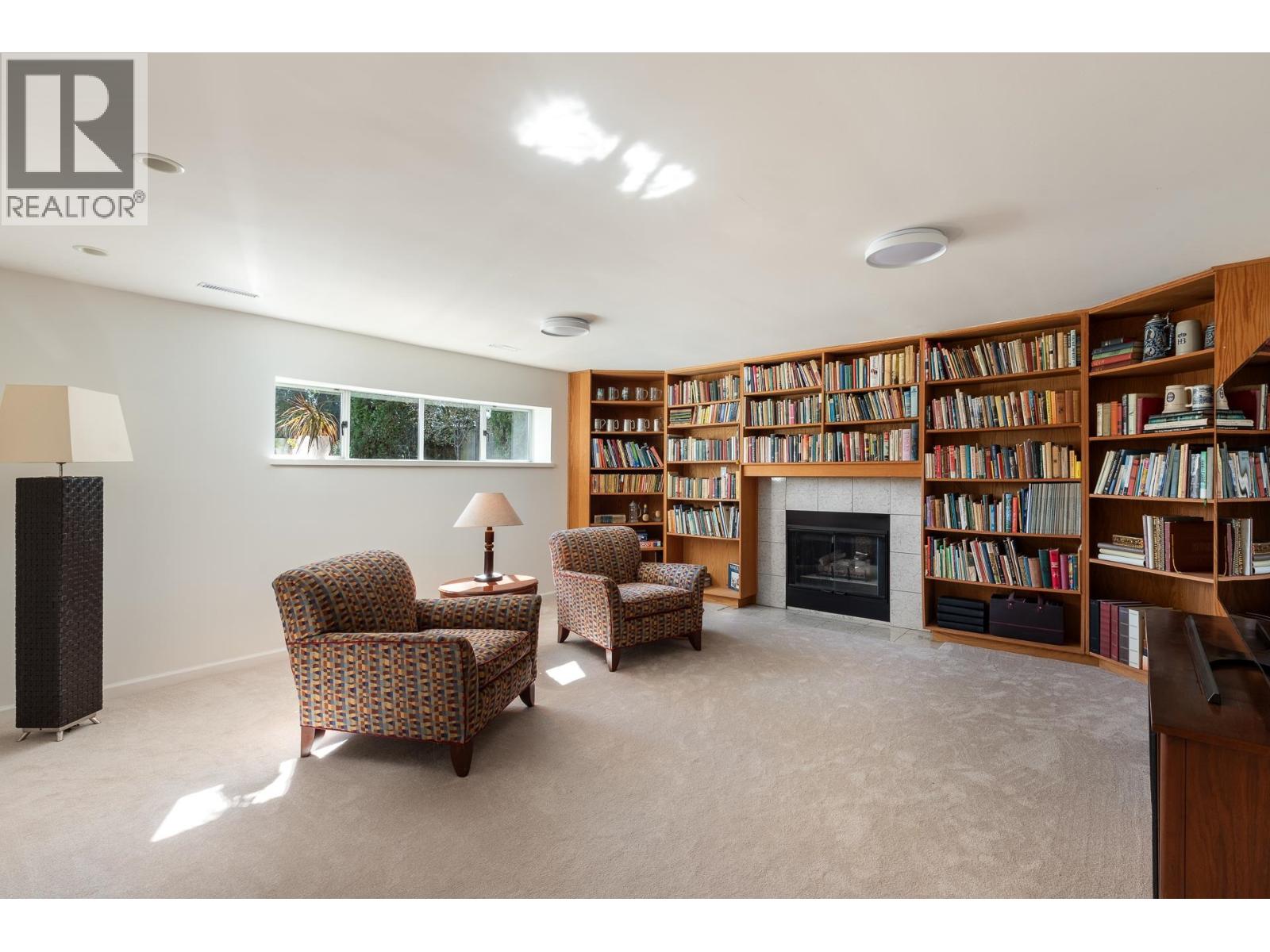 2323 INGLEWOOD AVENUE, West Vancouver