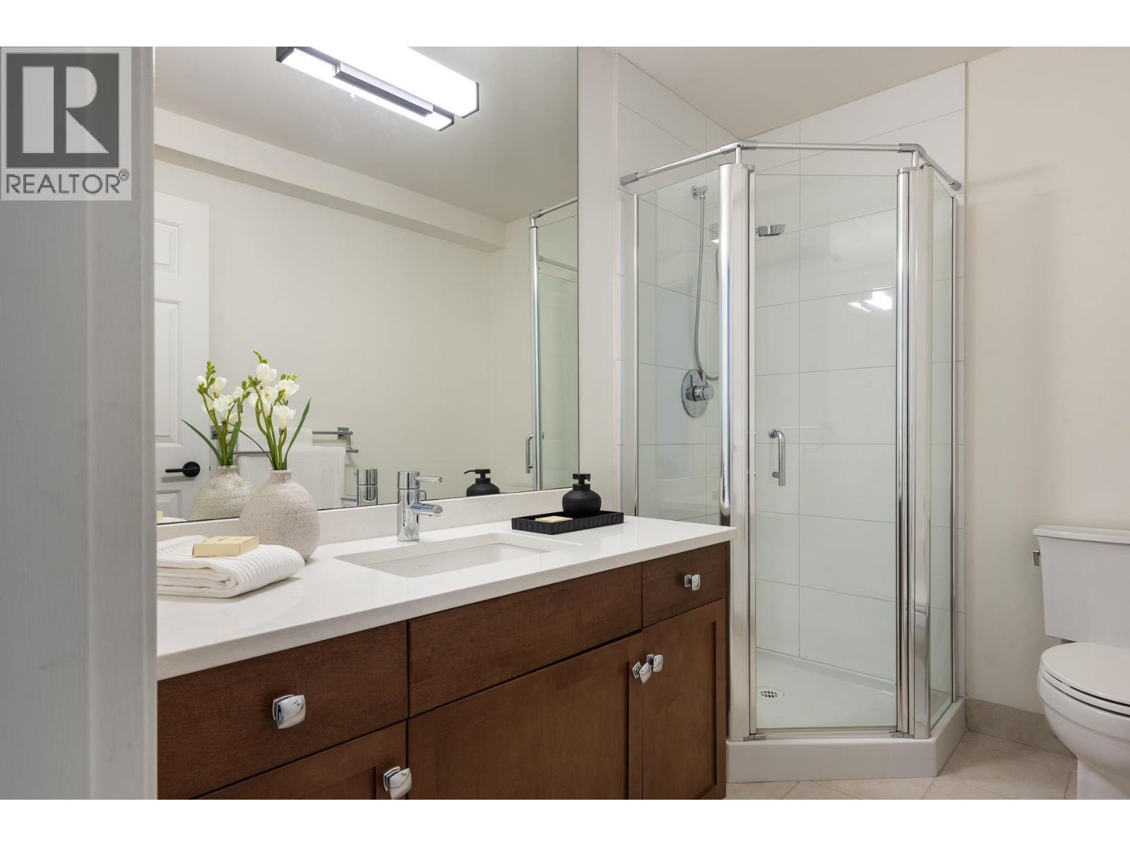 2323 INGLEWOOD AVENUE, West Vancouver