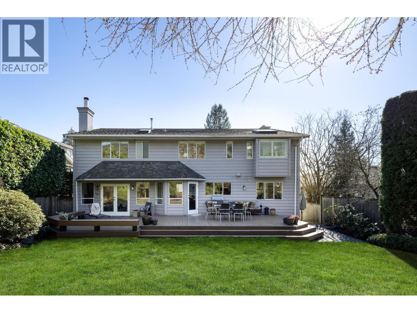 2323 INGLEWOOD AVENUE, West Vancouver