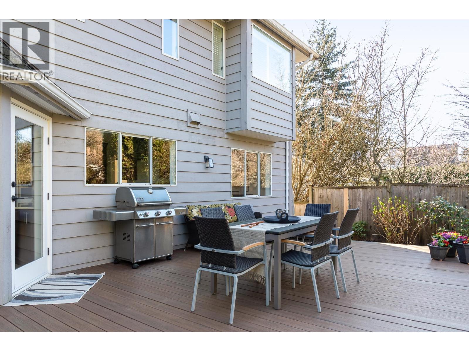 2323 INGLEWOOD AVENUE, West Vancouver