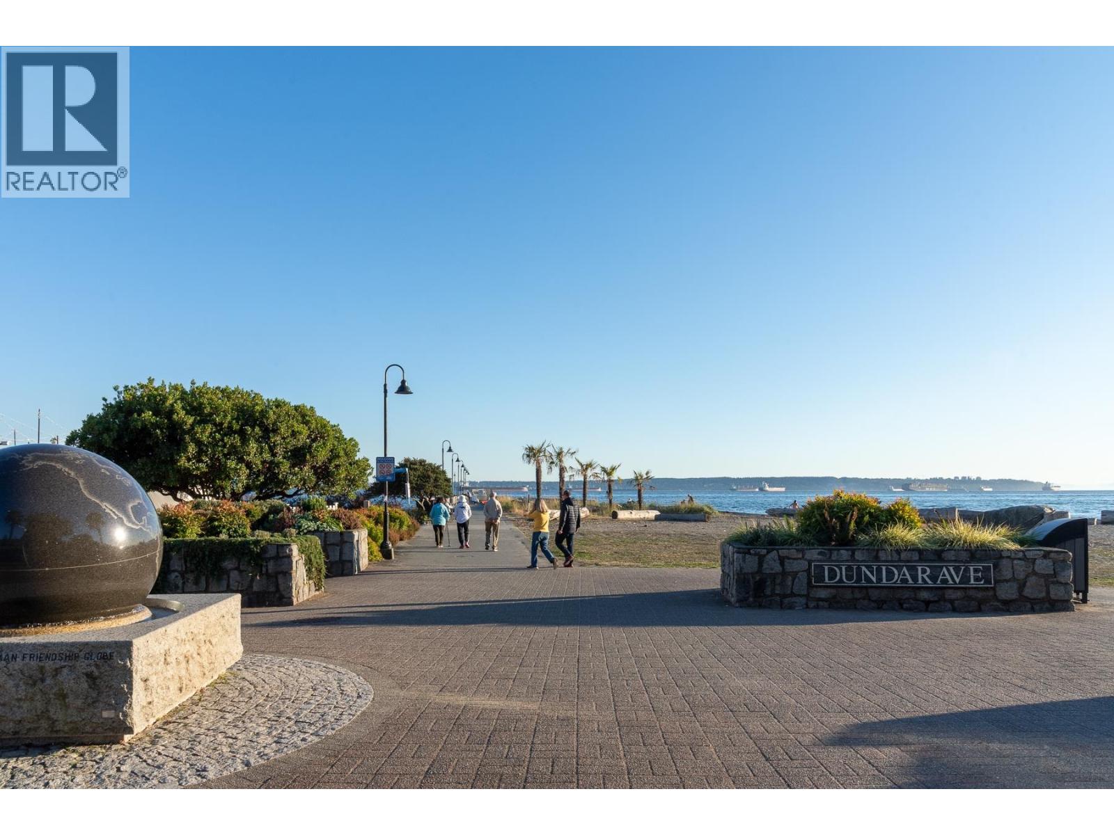 2323 INGLEWOOD AVENUE, West Vancouver