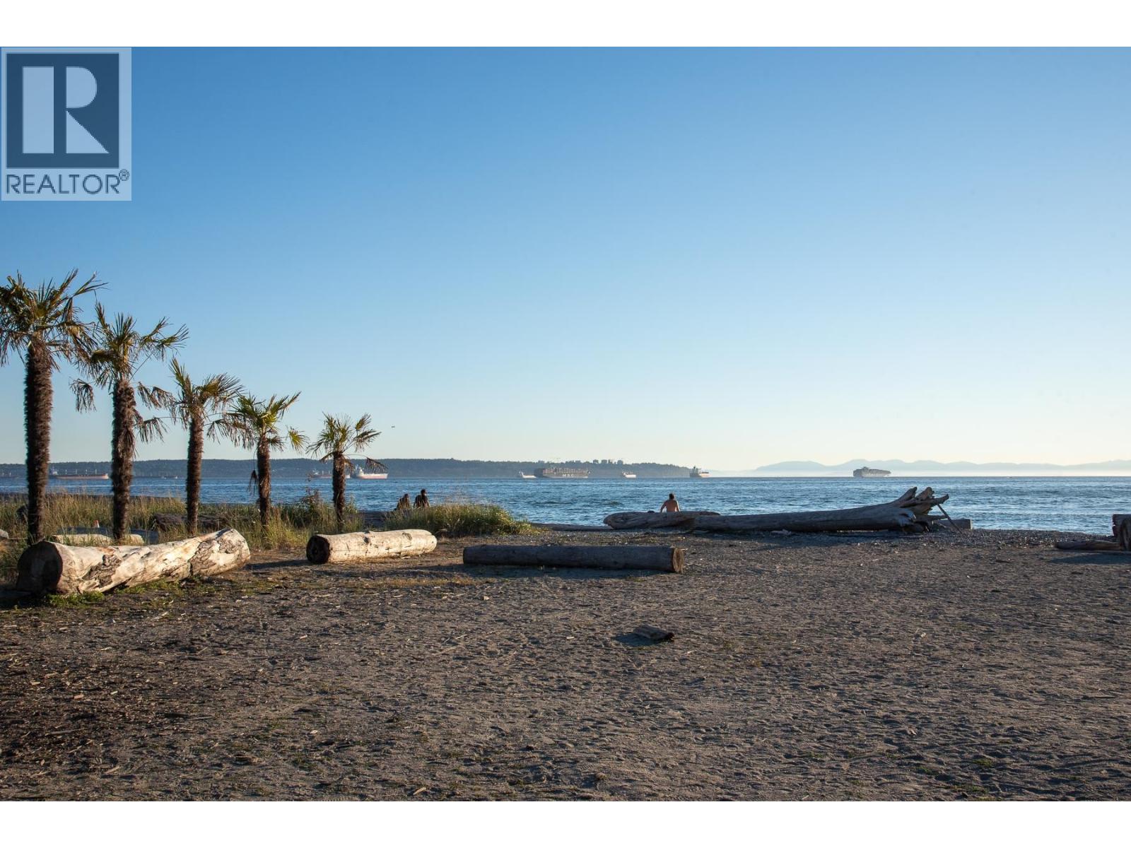 2323 INGLEWOOD AVENUE, West Vancouver