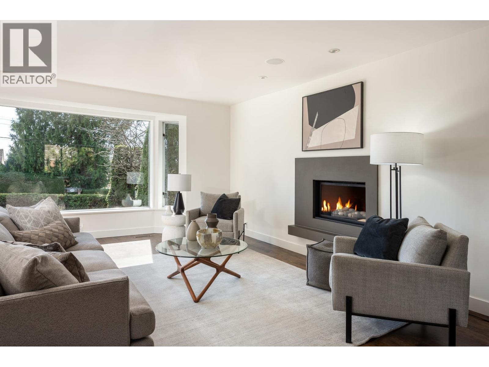 2323 INGLEWOOD AVENUE, West Vancouver