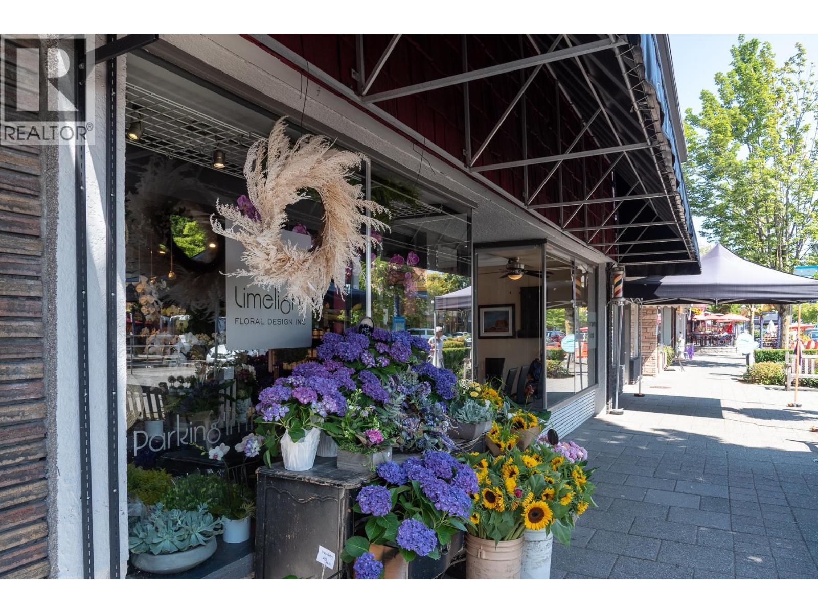 2323 INGLEWOOD AVENUE, West Vancouver