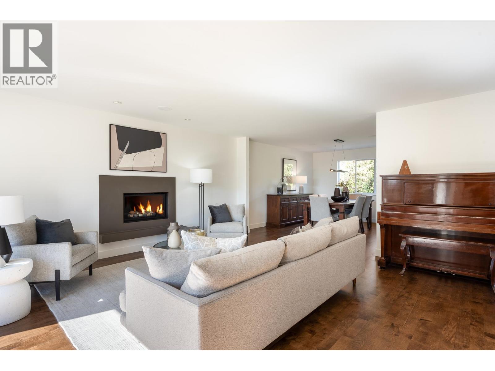 2323 INGLEWOOD AVENUE, West Vancouver