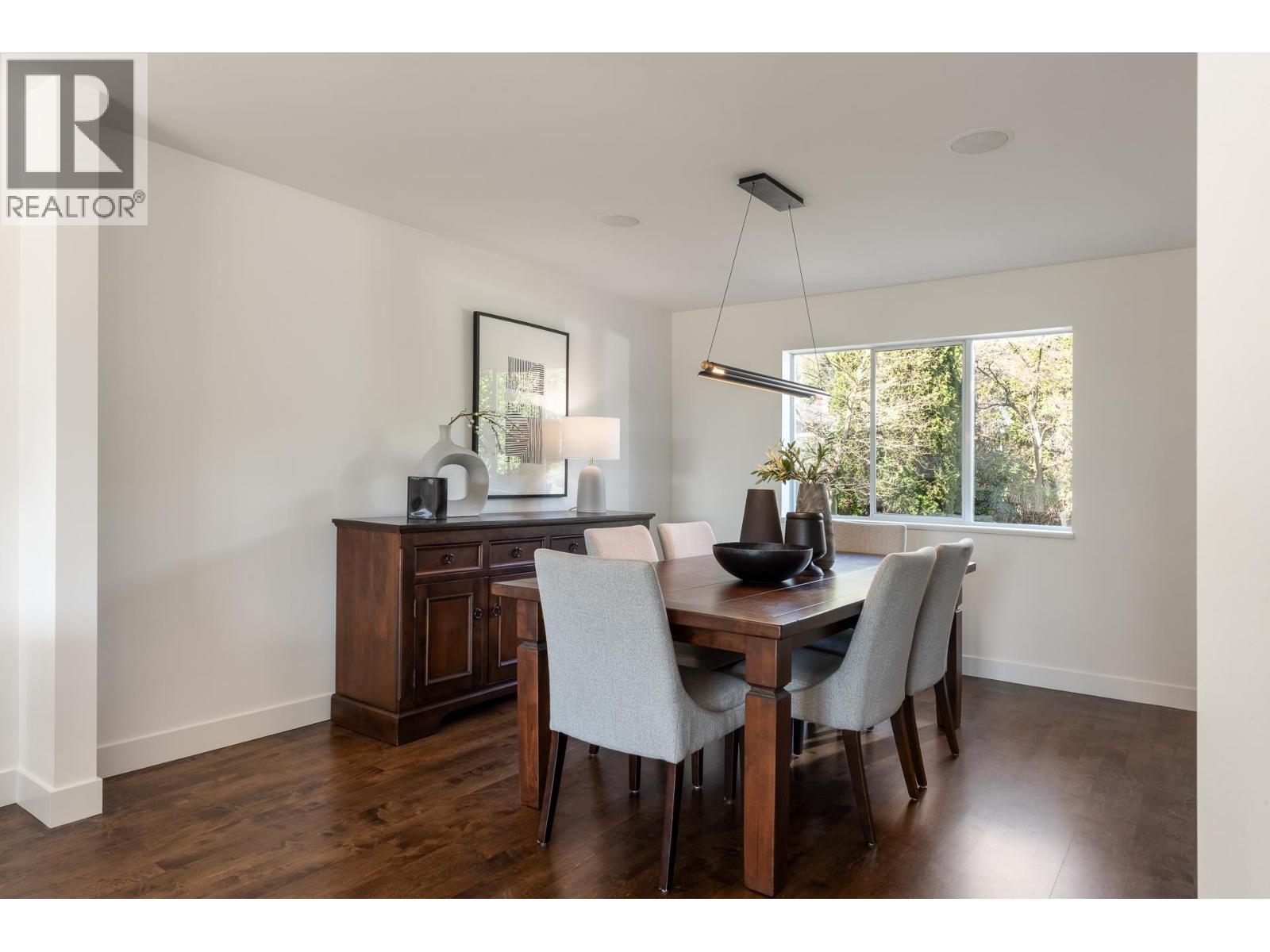 2323 INGLEWOOD AVENUE, West Vancouver