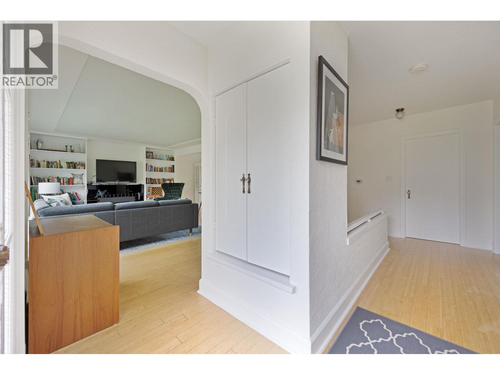 106 COLLEGE COURT, New Westminster