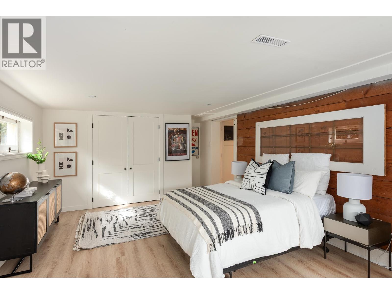 106 COLLEGE COURT, New Westminster