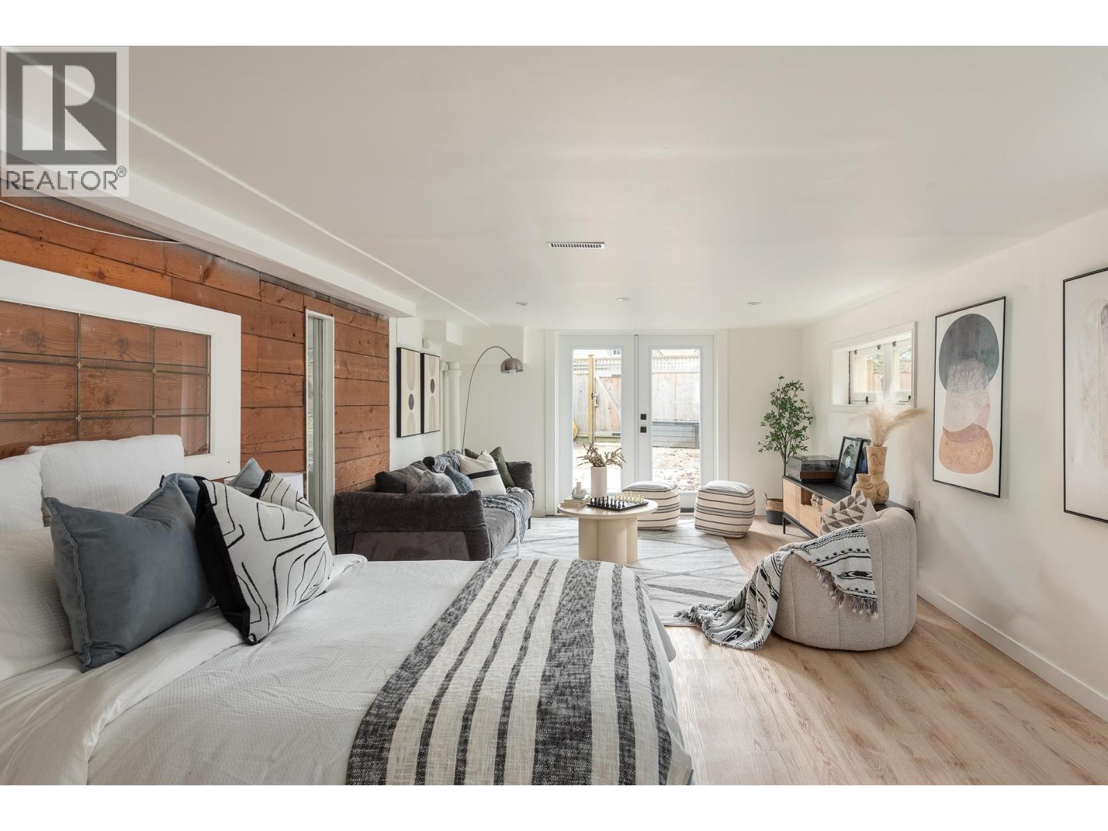 106 COLLEGE COURT, New Westminster